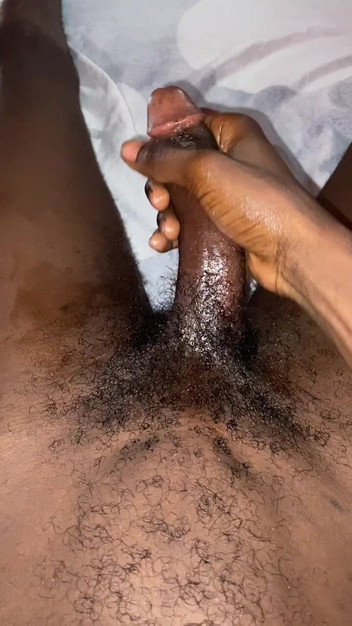 Slimniqqa: Sert yarağımı okşuyor