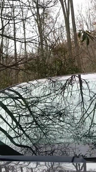 Sur le capuche, squirt sur la route, peu importe qui la regarde elle va s’exaploser
