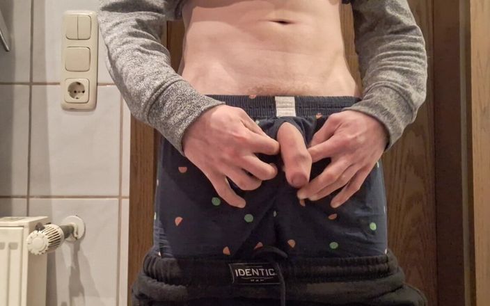 ShyBoy: Devine tare fără atingere și ejaculează foarte repede