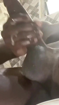 Parte 2 Nero in Bagno Pubblico Orgasmo a Sega Profonda