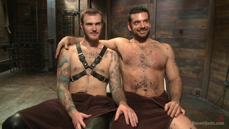 Bound gods: Містер Уайлд зв'язує і трахає м'язистого бодібілдера необрізаним членом