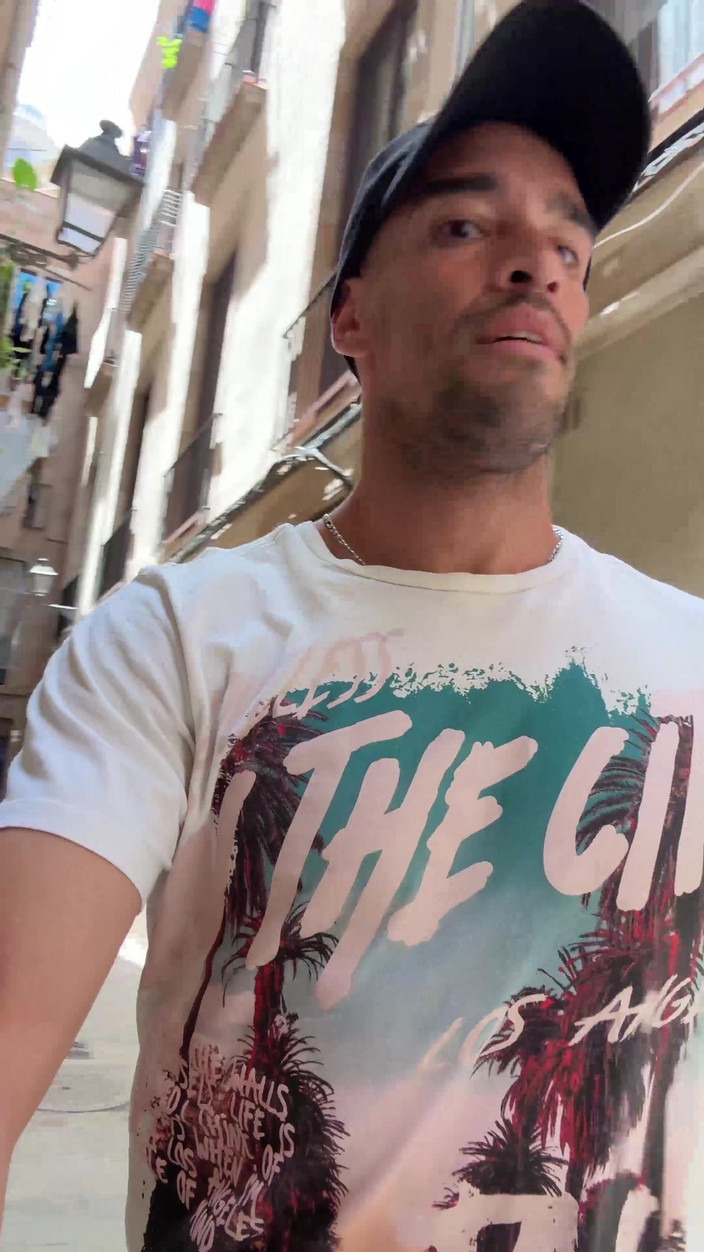 Paul Williams: Úplně Nahý V Ulicích Barcelony