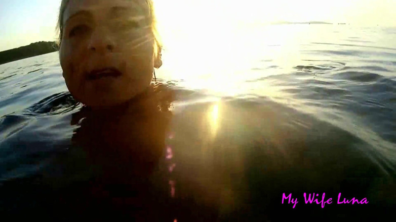 My Wife Luna: Chiavata in spiaggia