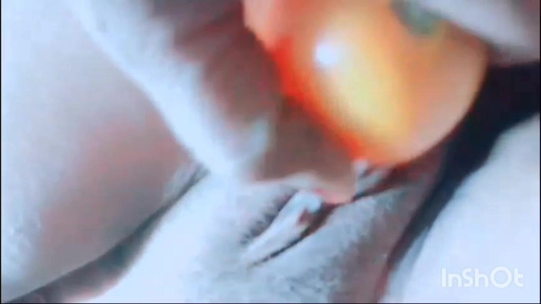 TricolorMusic3: हॉट लड़की ने टमाटर के साथ हस्तमैथुन किया, मैंने अपनी चूत के अंदर टमाटर डालकर हस्तमैथुन किया