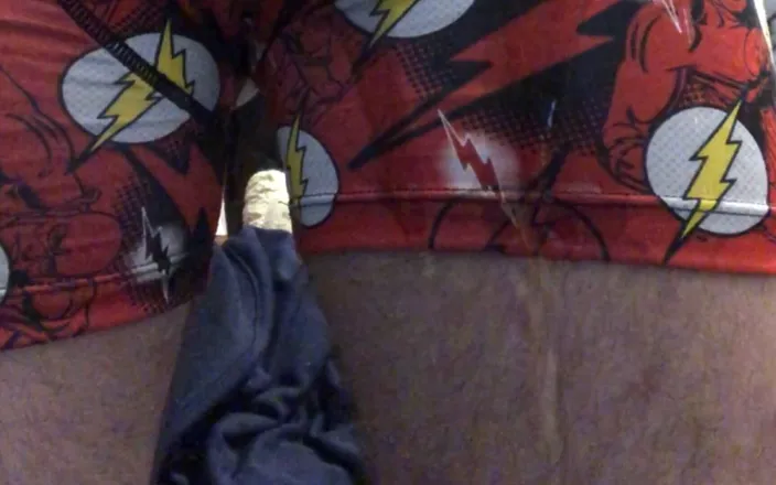 GayCubsbear: Fluppy Pees in Her Boxer Shorts
