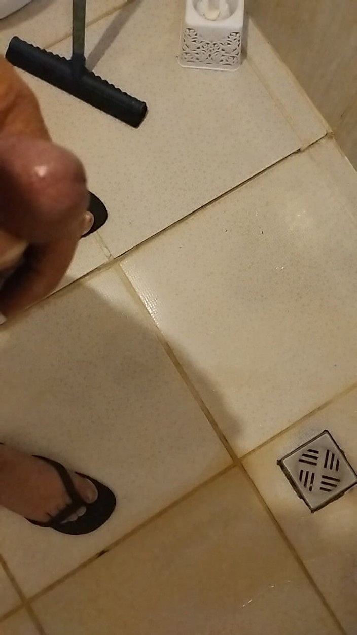 Claudio: Urine Sneezing in Slow Motion Impresses