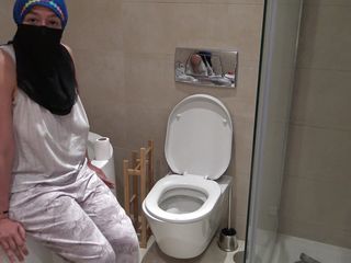 Souzan Halabi: Egyptian Stepmom Teaches Stepson How to Piss