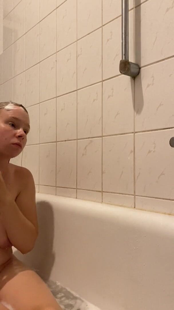SweetLucy96: Camera in the shower