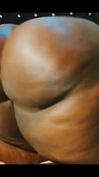 Peidando grandona Anal Dildo e Standing Twerk