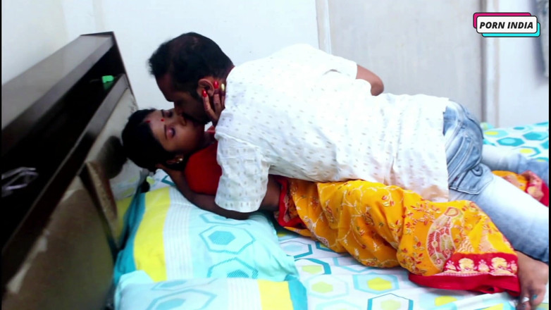 Porn India Studio: Napalona piękna para rucha się ostro