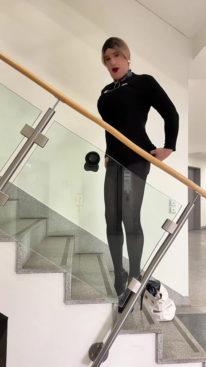 SissyDaniella: Sissy in Office