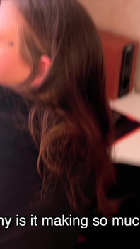 Panggilan video daripada suami cuckold saya tidak dapat mengganggu creampie daripada kekasih saya.