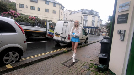 The Midnight Minx: Inappropriate skirt for windy days