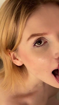 Blonďatá spolužačka dala přednost sexu před studiem společně