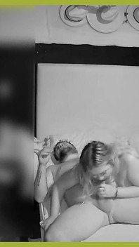 プチス - アナルクリームパイがミアのアナルを満たし