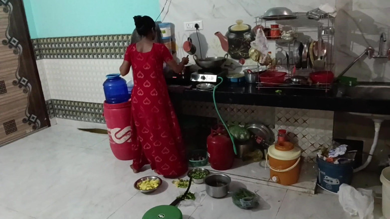 LateralChain349: Bhabhi Ji shook le pénis de son beau-frère et éjacule