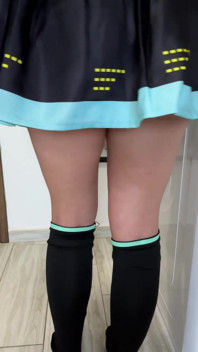 Hatsune miku paadti hai badboodaar enime aaidal