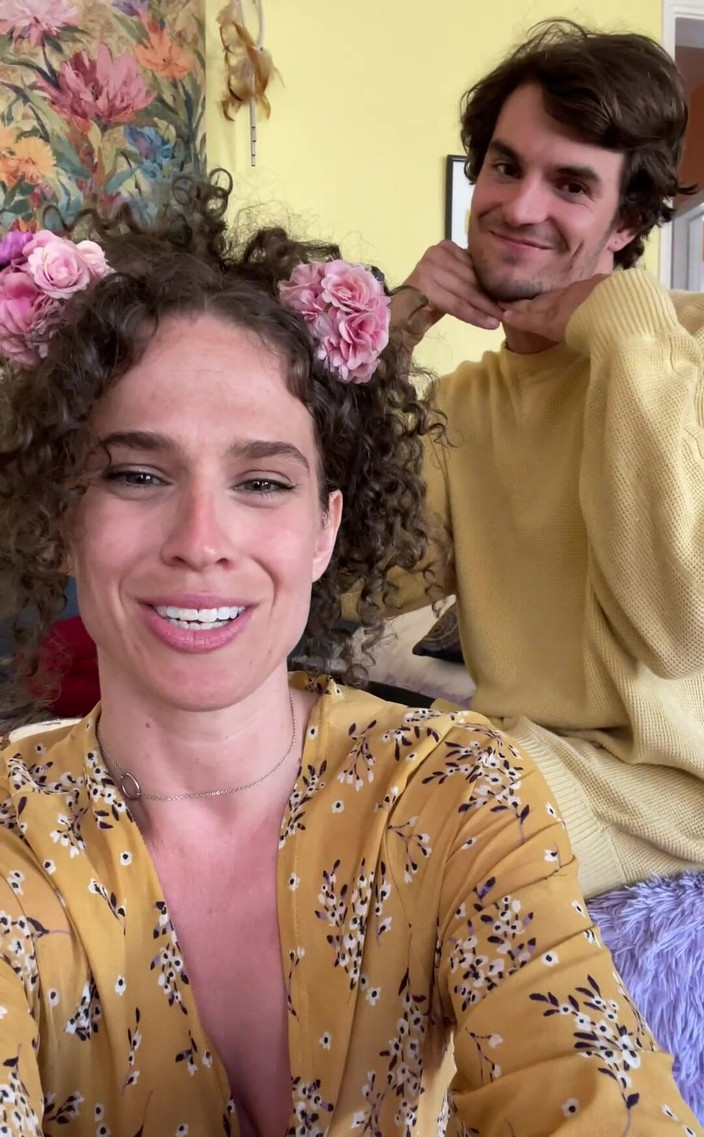 VibeWithMommy: मैं कोडी का साक्षात्कार करता हूं और उससे पूछता हूं कि मुझे डेटिंग करना कैसा लगता है! हम पॉलीमरी और मोनोगेमी के बारे में बात करते हैं। हमें आपको और अधिक अंतरंग देना पसंद है