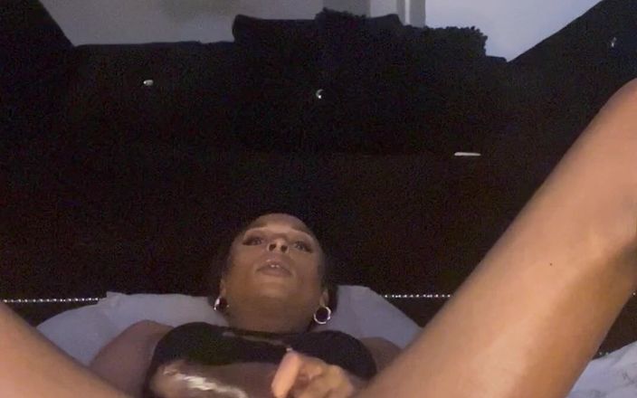 Yummie encounters: Linda flaca femboy acariciando polla de bbc cachonda