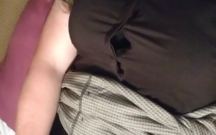 NikkiGee: Je me caresse le