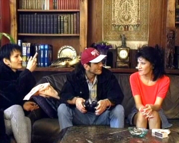 Deutsche Frauen: Темноволоса німецька леді з маленькими цицьками так насолоджується місіонерським сексом