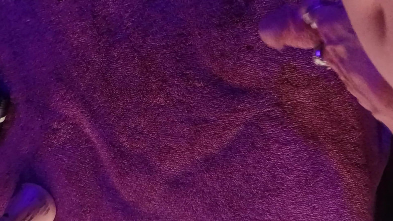 DeepthroatCumslut: Zvedám pro tebe svého velkého tvrdého ptáka