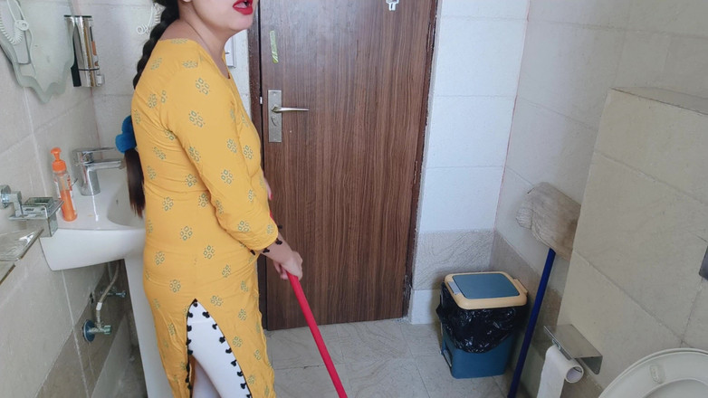 Saarabhabhi6: पर्स से पैसे चुराने के लिए लड़के के साथ भारतीय Kamwali सेक्स हिंदी ऑडियो