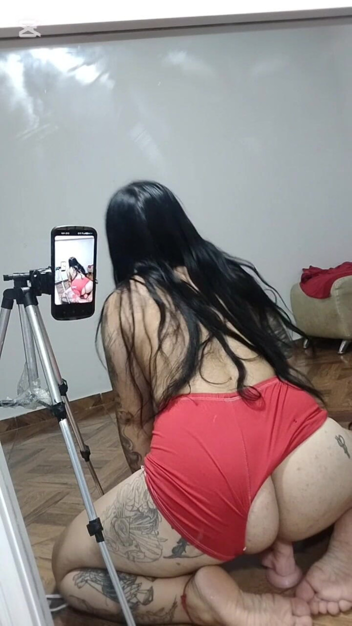 Dalyla: Ich pinkelte am ende, nachdem ich masturbiert habe