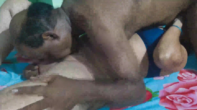 Sexy sindu: Tante seksi india digodain sama pacarnya untuk ngentot