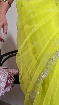 Taboobreakers Shilpa dalam saree warna lemon