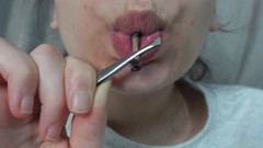 AmayaMori: La mia sorellastra gigantessa gioca da dentista con il piccolo...