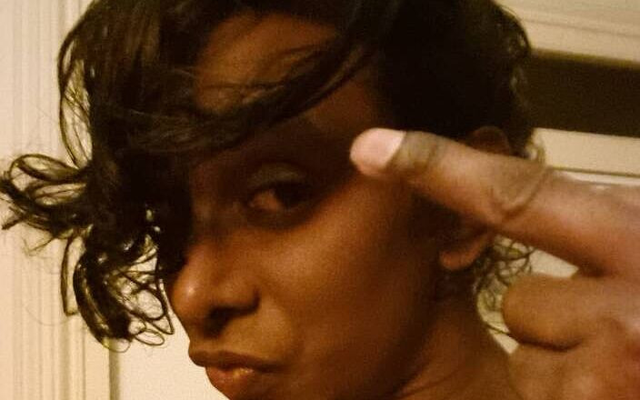 Lumi Estrela: 变性人pincess的女权主义课程“pukie”Lumi