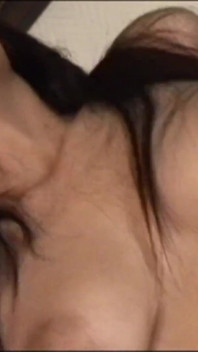 大奶子亚洲女郎振动她的阴户