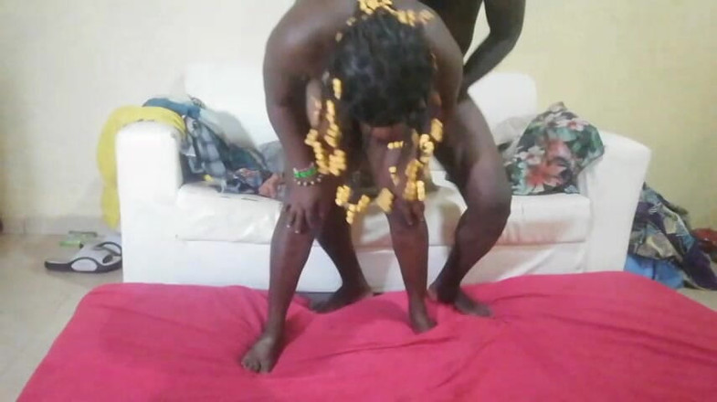 Pornsexlive: Người phụ nữ đã có gia đình bán dâm