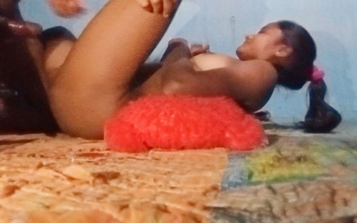 Ankush830: Adik tiri ngentot dan nyepong kontol besar abang tirinya sendiri.