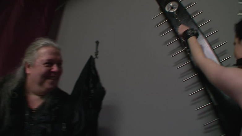 German BDSM MMV: BDSM - drsné použití submisivní hračky v řetězech