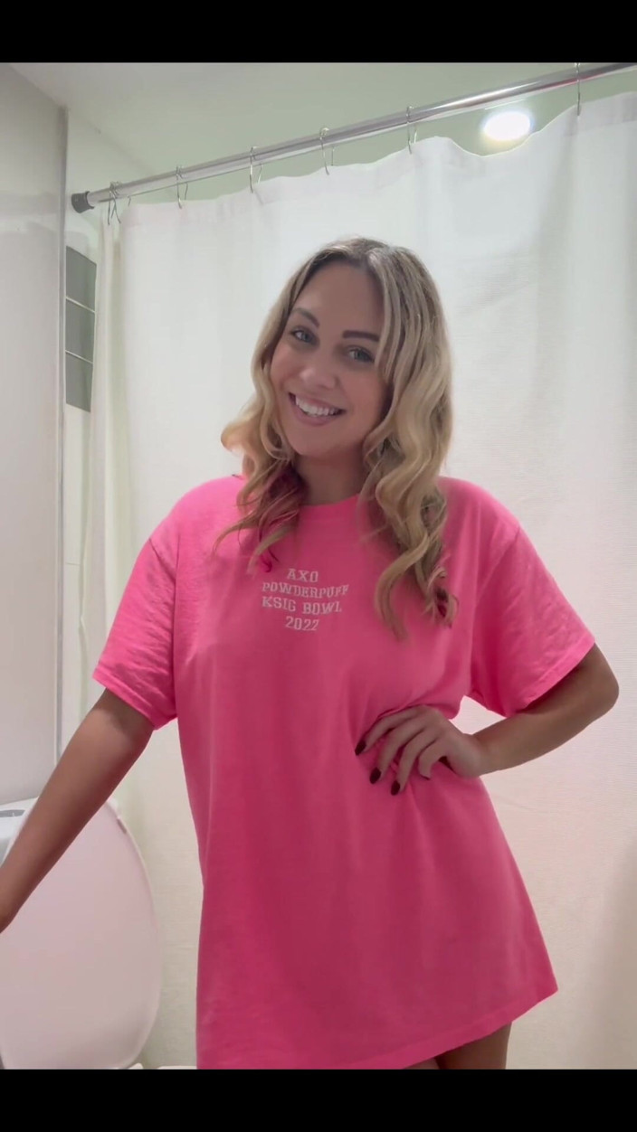 Tiffstreatsxoxo: Standing Over My Guest Bathroom