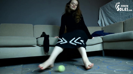 Czech Soles - foot fetish content: Erstaunliche nackte füße eines frechen jungen mädchens!