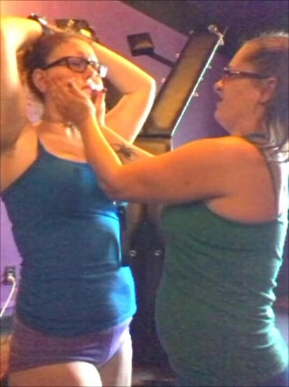Selfgags classic: De kokhalstraining van Kailey! (aflevering 1 van 2)