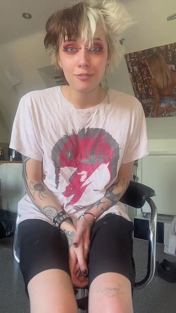 Glitterqueen1999: Goth Yang Kurus Dengan Perut Besar Kehamilan Cepat Di Pejabat...