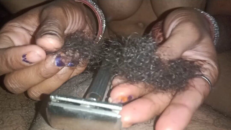 jayabhabhi: Indian Homemade Village Wife Cleaning the Hair of Her Husband's...