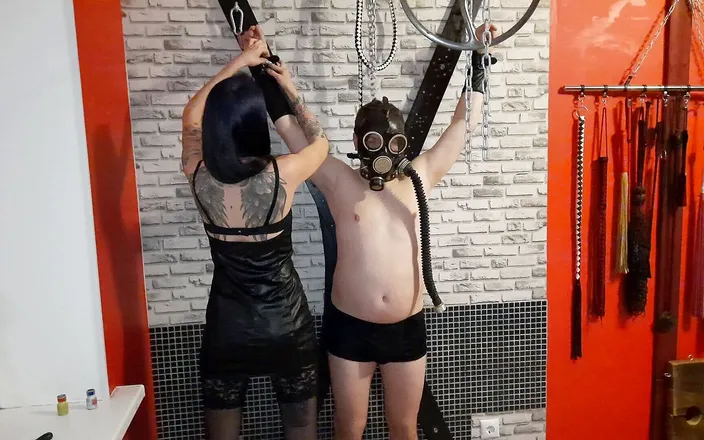 Dominatrix Nika: Playing with a slave in a gas mask