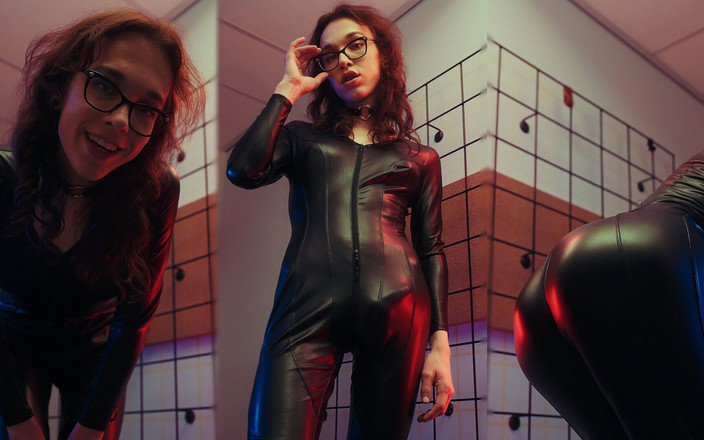 Emily Adaire: Sessiz ol ve benim için mastürbasyon yap! Baskın TS talimatı