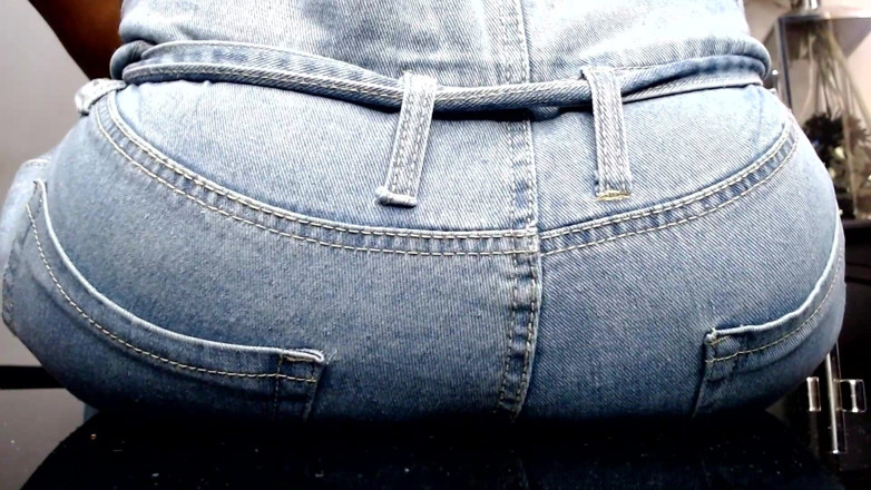 Maeling: Tiny Man Ruined in Jeans Ass-fyxiation with Giant Ass Unknowing