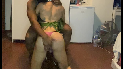 Wesley Bull: Una sumisa bien entrenada disfrutando de mis pies