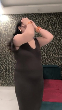 Puja india gioca con grandi tette