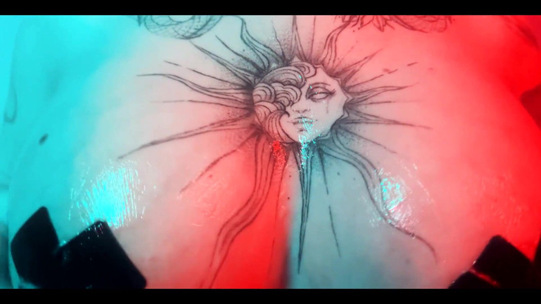 Peachgardens: Kouřím ptáka hluboko a masturbuji ho svými velkými prsy a...