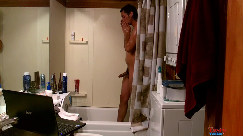 Tasty Twink: Tristan Hollister'ın duş eğlencesi