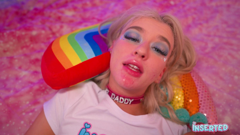 Inserted: Emma Rosie met neukplezier
