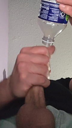 Themilkman618: 用我的大球抽插我的白鸡巴，切下蘑菇头。